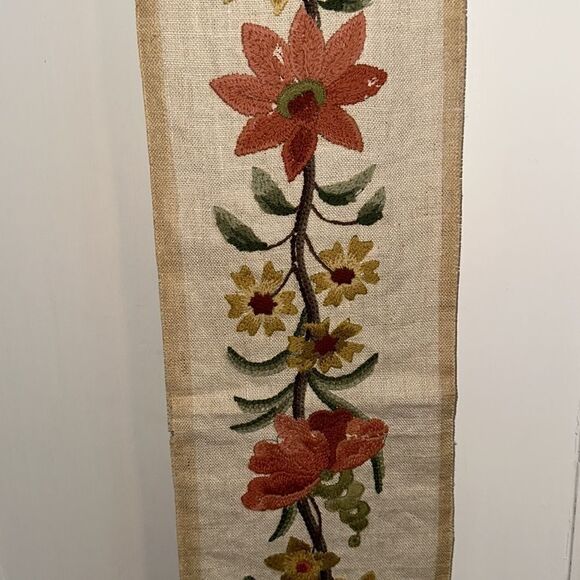Vintage 70s Crewel Embroidery on Fine Linen Tapestry Bell Pull - Picture 3 of 8